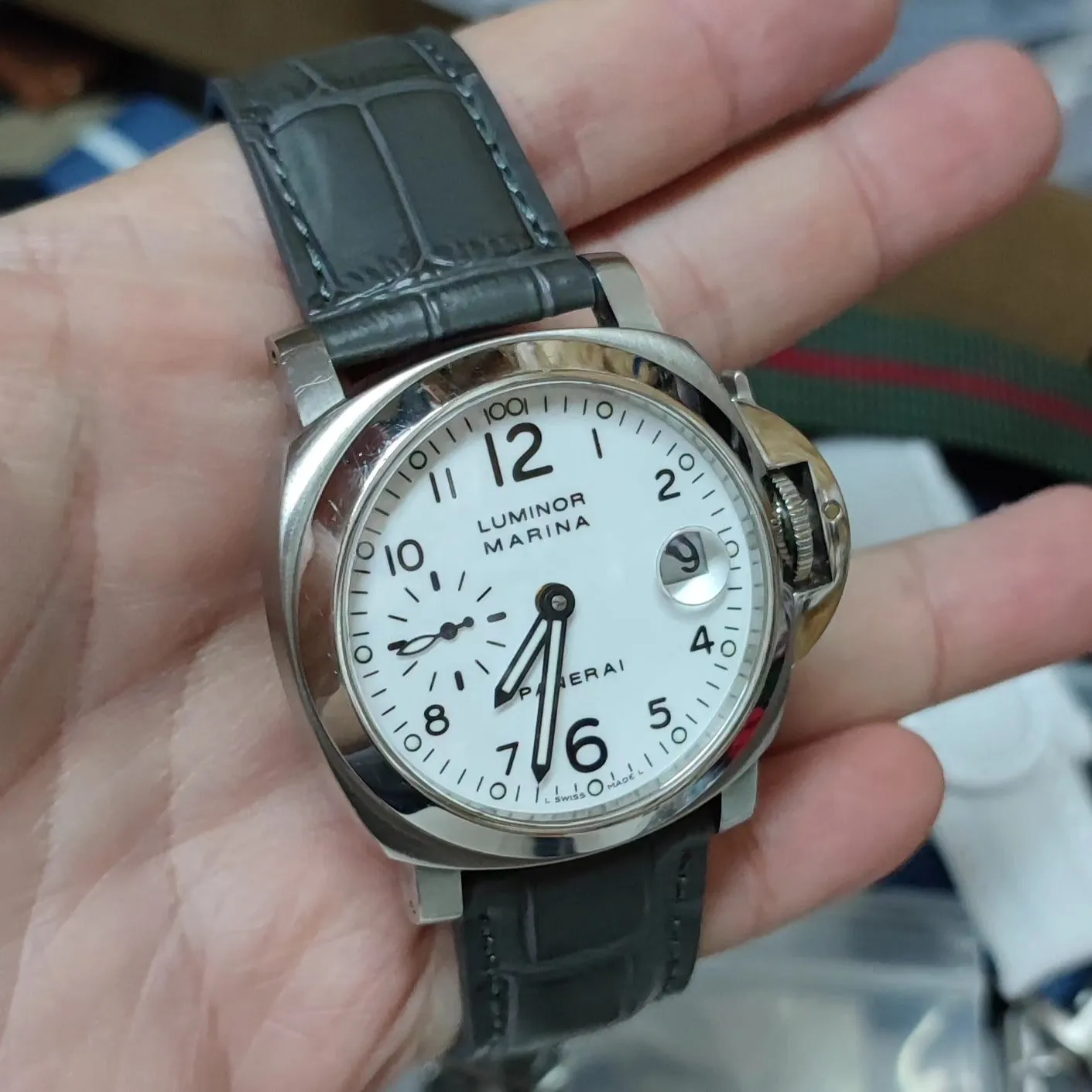 18mm, 19mm, 20mm, 22mm Dark Gray Alligator Embossed Calf Leather Signature Strap