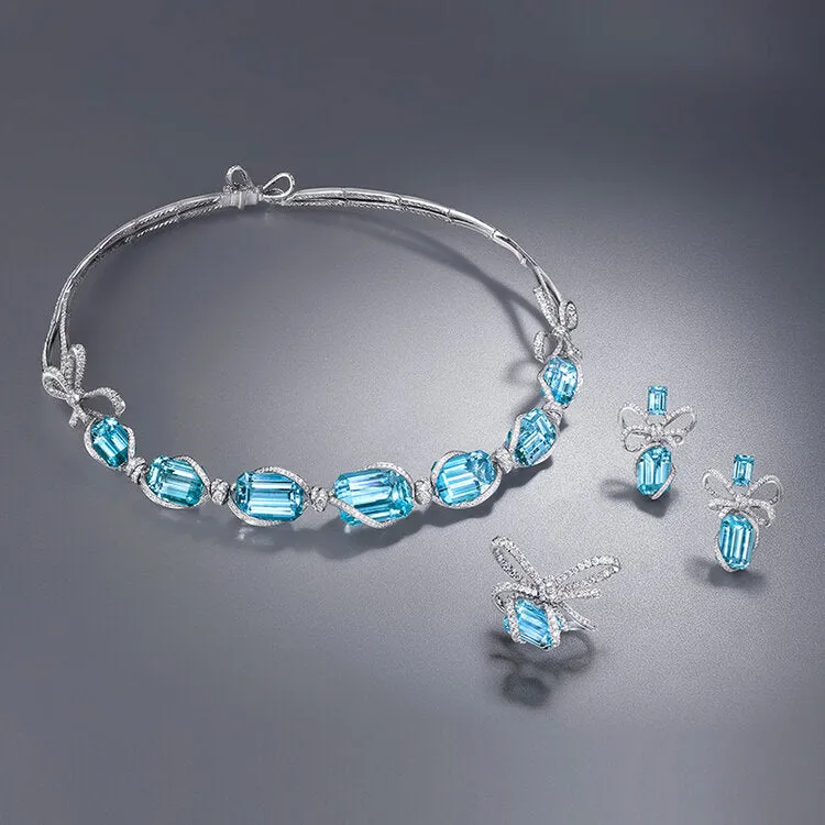 Necklace crafted 18K white gold Lyla's Bow Collection