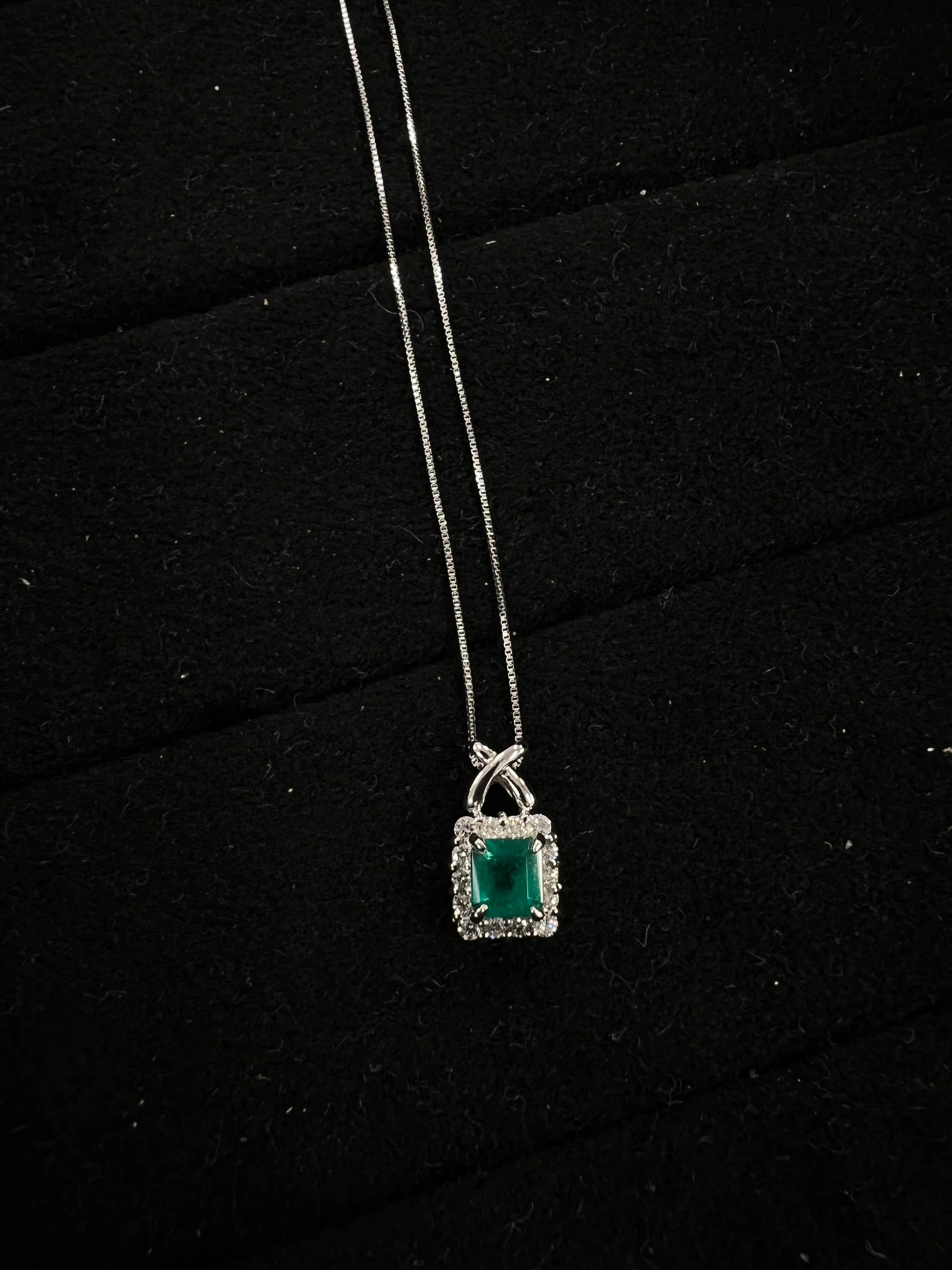 Princess Cut Emerald Halo Necklace PT900 CX3616